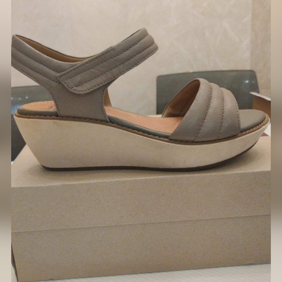 Sandals - Picture 3 of 6